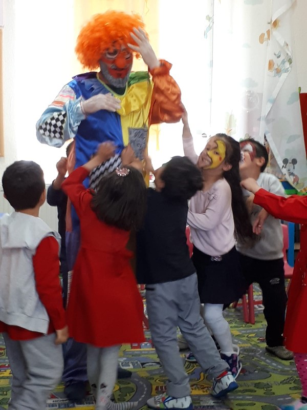 Ogretmen Ogrencileri Icin Palyaco Oldu